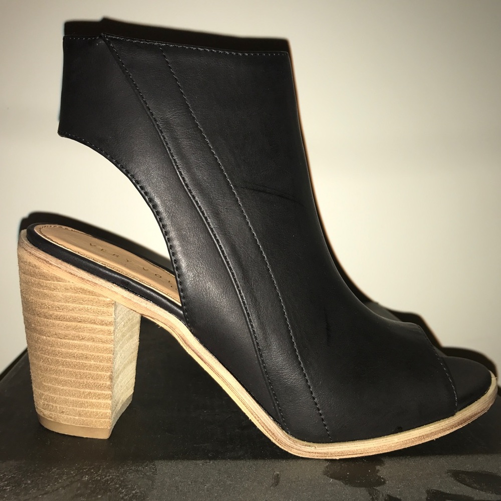 NEW Very Volatile Michelle Sandals 7